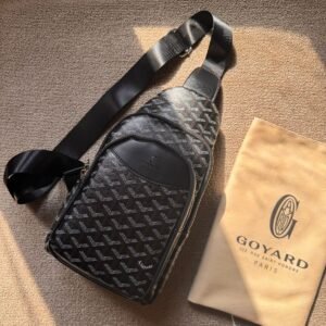 GOYARD
𝙼𝚎𝚗𝚜 𝙲𝚛𝚘𝚜𝚜𝚋𝚘𝚍𝚢 𝙱𝚊𝚐𝚜
𝚆𝚒𝚝𝚑 𝙳𝚞𝚜𝚝 𝚋𝚊𝚐