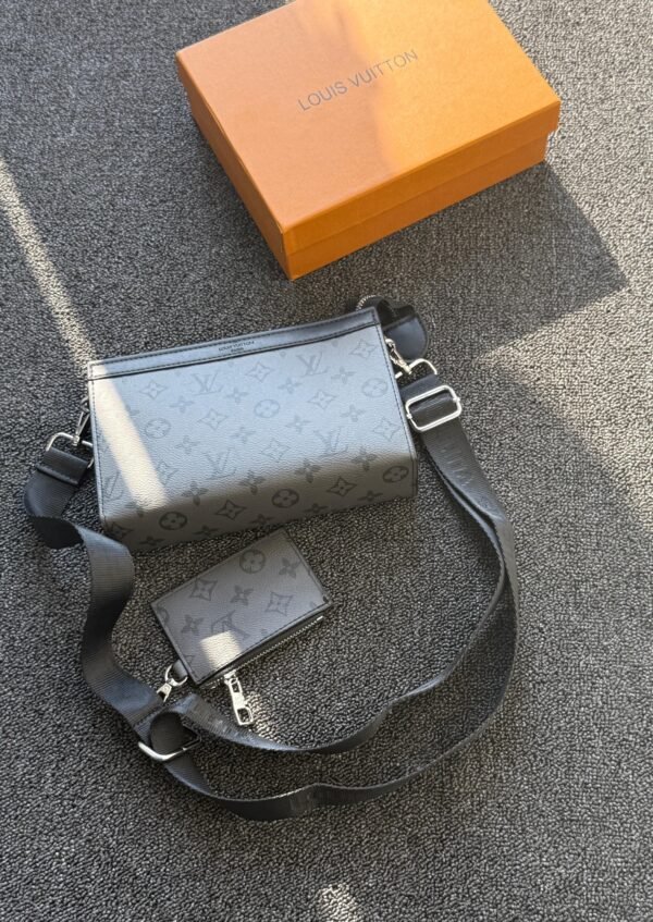 LOUIS VUITTON

𝚂𝚖𝚊𝚕𝚕 𝚂𝚒𝚣𝚎 𝚠𝚒𝚝𝚑 𝚂𝚝𝚛𝚊p - Image 15