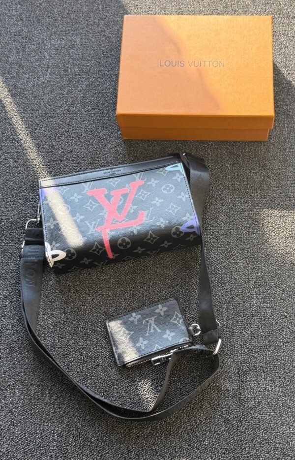 LOUIS VUITTON

𝚂𝚖𝚊𝚕𝚕 𝚂𝚒𝚣𝚎 𝚠𝚒𝚝𝚑 𝚂𝚝𝚛𝚊p - Image 5