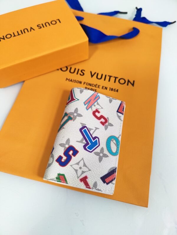 LOUIS VUITTON
ᴍᴇɴ ᴄᴀʀᴅ ᴡᴀʟʟᴇᴛꜱ
𝚆𝚒𝚝𝚑 𝚋𝚘𝚡 𝚗 𝚋𝚊𝚐 - Image 17