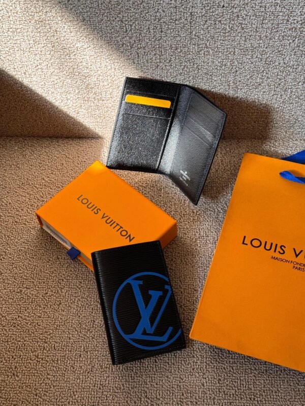LOUIS VUITTON
ᴍᴇɴ ᴄᴀʀᴅ ᴡᴀʟʟᴇᴛꜱ
𝚆𝚒𝚝𝚑 𝚋𝚘𝚡 𝚗 𝚋𝚊𝚐 - Image 8