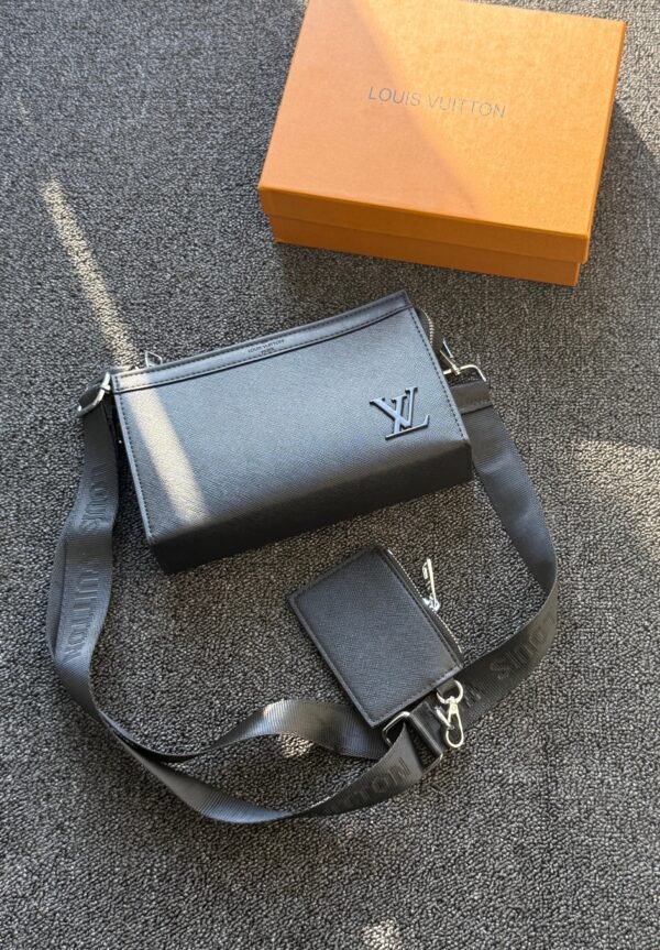 LOUIS VUITTON

𝚂𝚖𝚊𝚕𝚕 𝚂𝚒𝚣𝚎 𝚠𝚒𝚝𝚑 𝚂𝚝𝚛𝚊p - Image 13