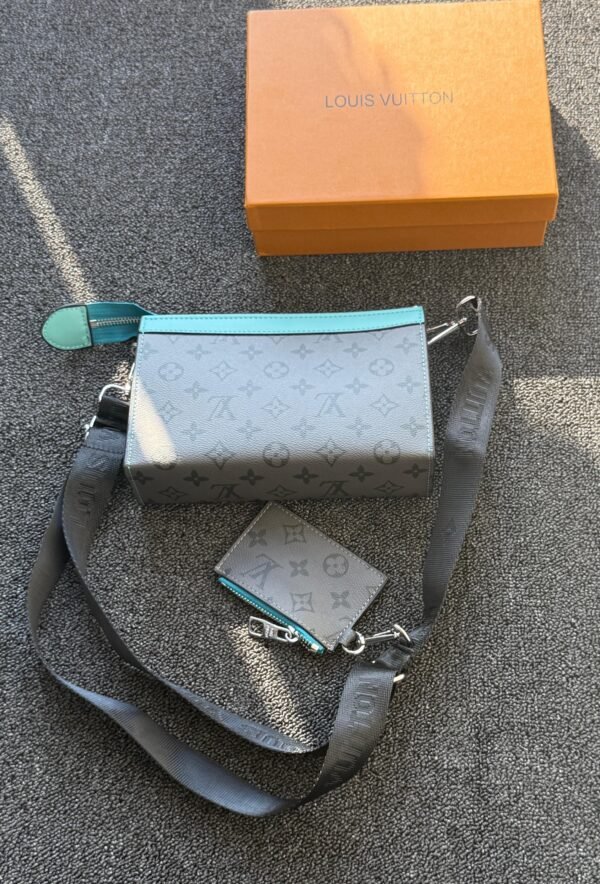 LOUIS VUITTON

𝚂𝚖𝚊𝚕𝚕 𝚂𝚒𝚣𝚎 𝚠𝚒𝚝𝚑 𝚂𝚝𝚛𝚊p - Image 6