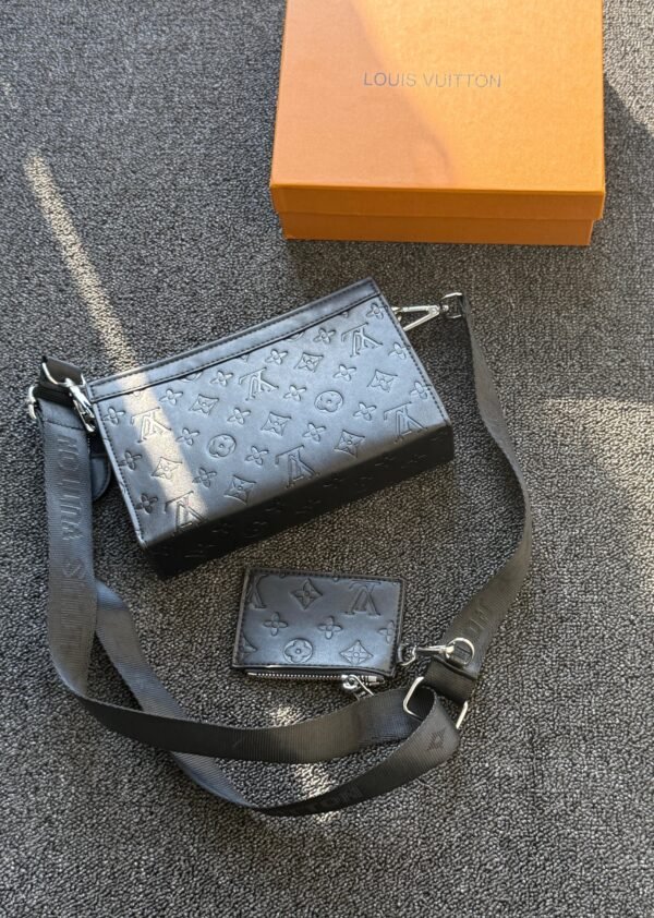 LOUIS VUITTON

𝚂𝚖𝚊𝚕𝚕 𝚂𝚒𝚣𝚎 𝚠𝚒𝚝𝚑 𝚂𝚝𝚛𝚊p - Image 10