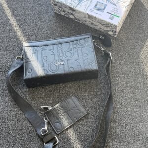 DIOR
𝚂𝚖𝚊𝚕𝚕 𝚂𝚒𝚣𝚎 with 𝚂𝚝𝚛𝚊𝚙