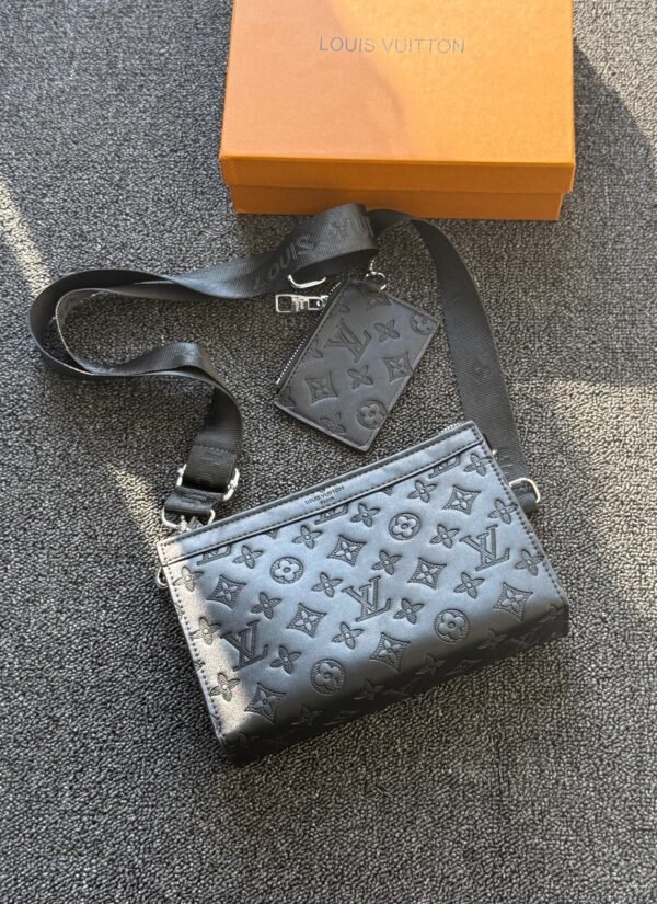 LOUIS VUITTON

𝚂𝚖𝚊𝚕𝚕 𝚂𝚒𝚣𝚎 𝚠𝚒𝚝𝚑 𝚂𝚝𝚛𝚊p - Image 2