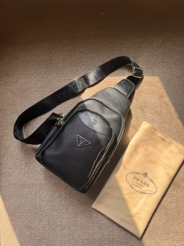 PRADA
𝙼𝚎𝚗𝚜 𝙲𝚛𝚘𝚜𝚜𝚋𝚘𝚍𝚢 𝙱𝚊𝚐𝚜
𝚆𝚒𝚝𝚑 𝙳𝚞𝚜𝚝 𝚋𝚊𝚐 - Image 2