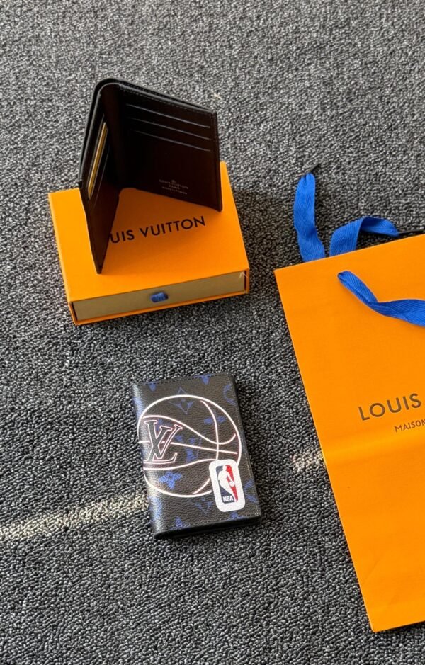 LOUIS VUITTON
ᴍᴇɴ ᴄᴀʀᴅ ᴡᴀʟʟᴇᴛꜱ
𝚆𝚒𝚝𝚑 𝚋𝚘𝚡 𝚗 𝚋𝚊𝚐 - Image 13
