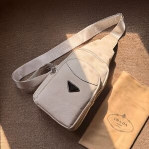 PRADA
𝙼𝚎𝚗𝚜 𝙲𝚛𝚘𝚜𝚜𝚋𝚘𝚍𝚢 𝙱𝚊𝚐𝚜
𝚆𝚒𝚝𝚑 𝙳𝚞𝚜𝚝 𝚋𝚊𝚐