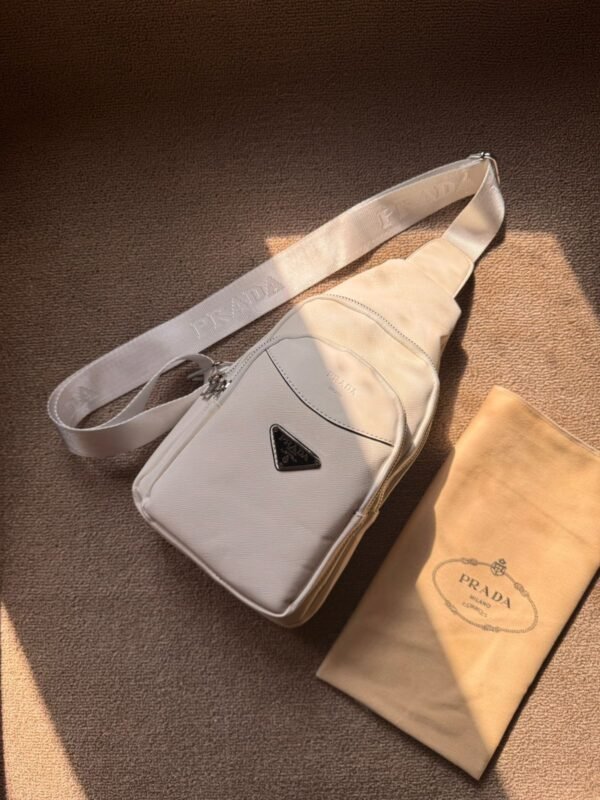 PRADA
𝙼𝚎𝚗𝚜 𝙲𝚛𝚘𝚜𝚜𝚋𝚘𝚍𝚢 𝙱𝚊𝚐𝚜
𝚆𝚒𝚝𝚑 𝙳𝚞𝚜𝚝 𝚋𝚊𝚐
