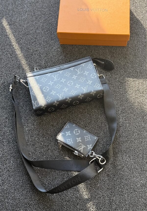 LOUIS VUITTON

𝚂𝚖𝚊𝚕𝚕 𝚂𝚒𝚣𝚎 𝚠𝚒𝚝𝚑 𝚂𝚝𝚛𝚊p - Image 11
