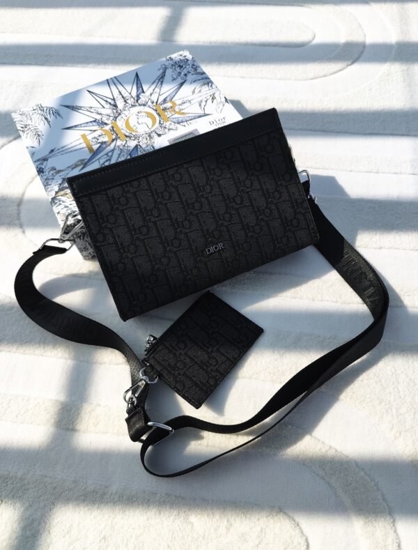 DIOR
𝚂𝚖𝚊𝚕𝚕 𝚂𝚒𝚣𝚎 with 𝚂𝚝𝚛𝚊𝚙 - Image 4
