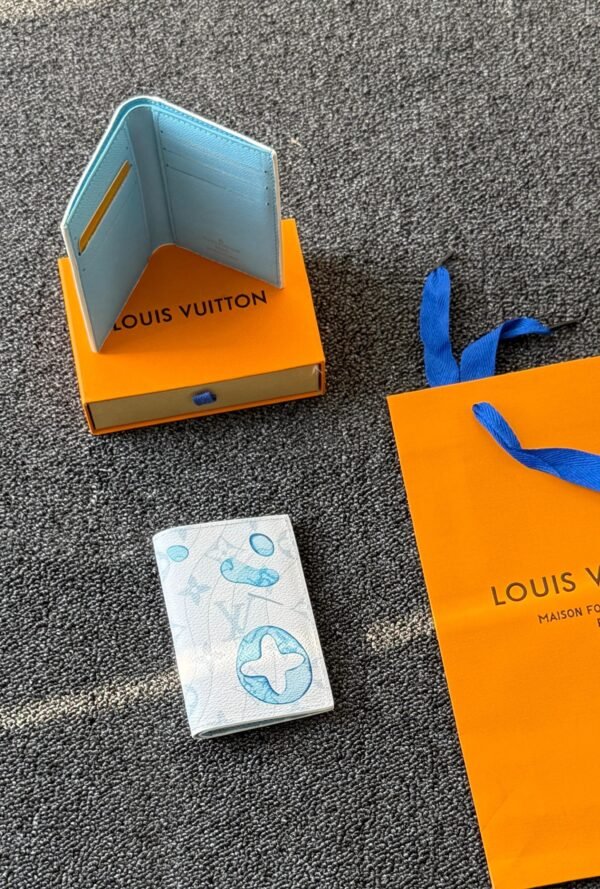 LOUIS VUITTON
ᴍᴇɴ ᴄᴀʀᴅ ᴡᴀʟʟᴇᴛꜱ
𝚆𝚒𝚝𝚑 𝚋𝚘𝚡 𝚗 𝚋𝚊𝚐 - Image 11