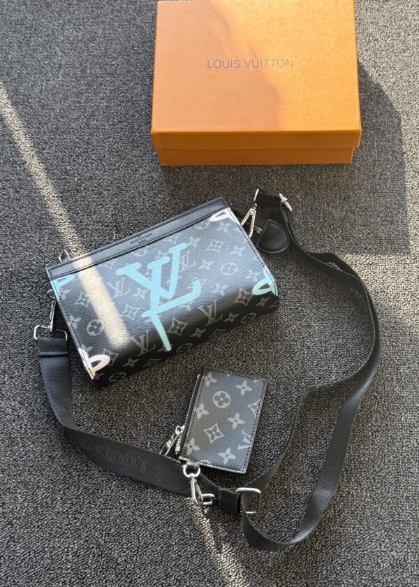 LOUIS VUITTON

𝚂𝚖𝚊𝚕𝚕 𝚂𝚒𝚣𝚎 𝚠𝚒𝚝𝚑 𝚂𝚝𝚛𝚊p - Image 7
