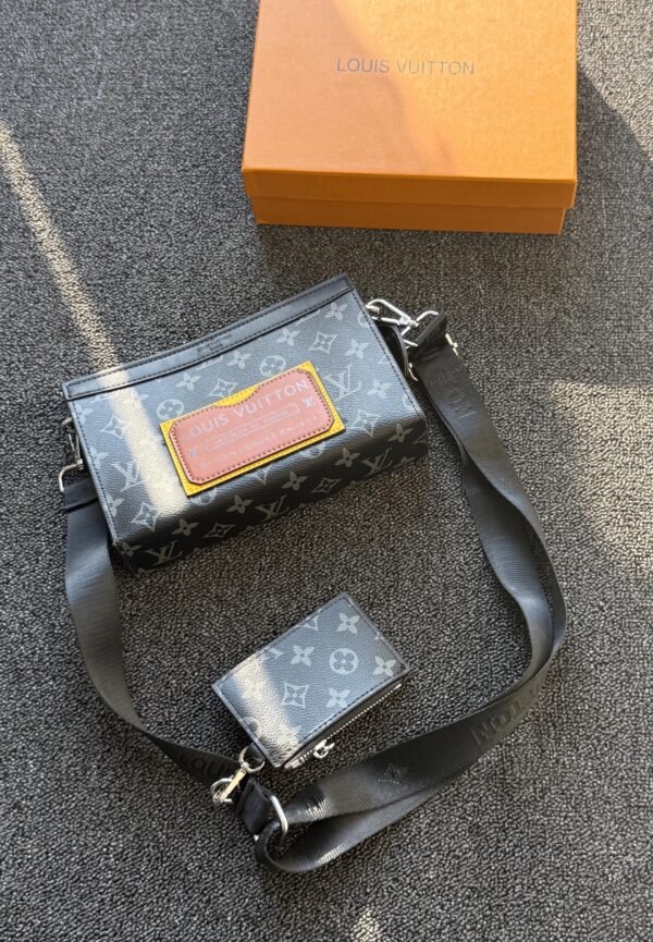 LOUIS VUITTON

𝚂𝚖𝚊𝚕𝚕 𝚂𝚒𝚣𝚎 𝚠𝚒𝚝𝚑 𝚂𝚝𝚛𝚊p - Image 9