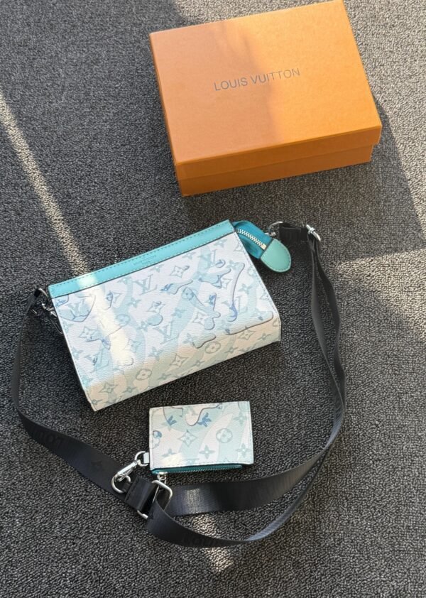 LOUIS VUITTON

𝚂𝚖𝚊𝚕𝚕 𝚂𝚒𝚣𝚎 𝚠𝚒𝚝𝚑 𝚂𝚝𝚛𝚊p - Image 4