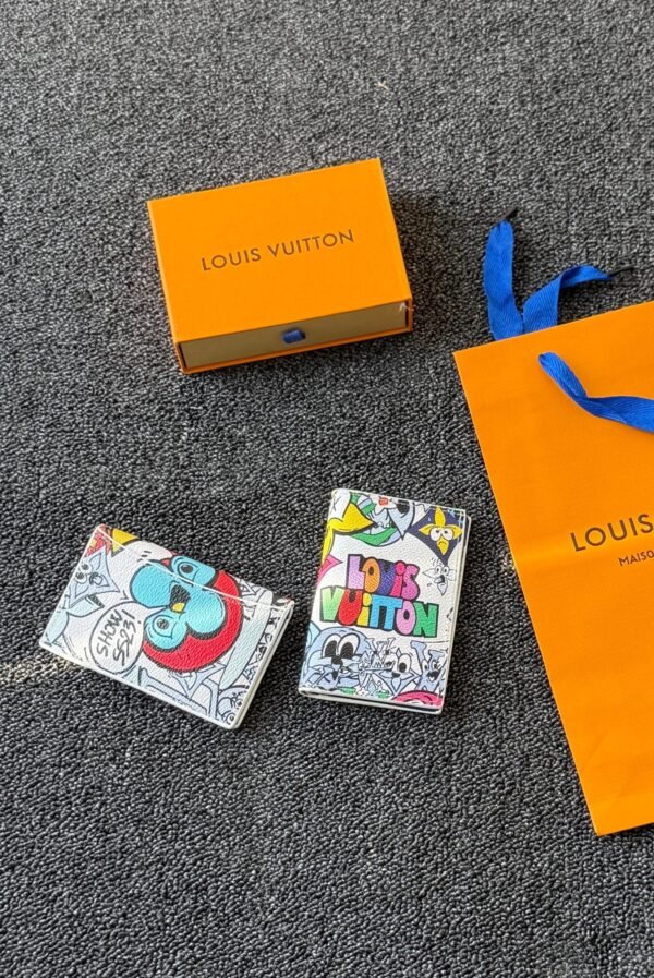 LOUIS VUITTON
ᴍᴇɴ ᴄᴀʀᴅ ᴡᴀʟʟᴇᴛꜱ
𝚆𝚒𝚝𝚑 𝚋𝚘𝚡 𝚗 𝚋𝚊𝚐 - Image 2