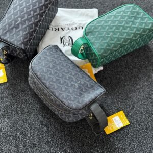 GOYARD
ᴛᴏɪʟᴇᴛʀʏ ʙᴀɢ ᴍᴀꜱᴛᴇʀ
ᴡɪᴛʜ ᴅᴜꜱᴛ ʙᴀɢ